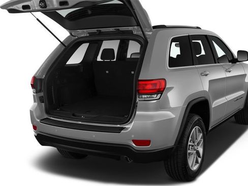 Used 2020 Jeep Grand Cherokee Altitude AWD/4WD image 7