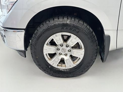 Used 2018 Nissan Titan SV w/ SV Convenience Package AWD/4WD image 23