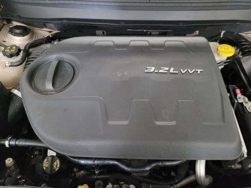 Used 2014 Jeep Cherokee Latitude w/ Comfort/Convenience Group AWD/4WD image 30