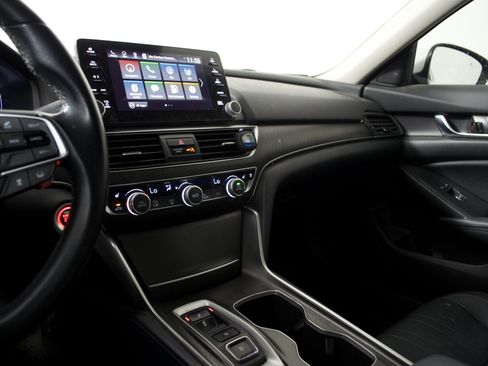 Used 2018 Honda Accord Touring image 26