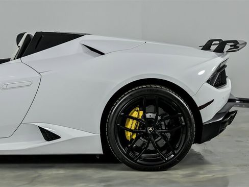 Used 2018 Lamborghini Huracan LP 580-2 RWD image 9