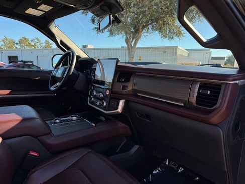 Used 2024 Ford Expedition Max Limited image 28