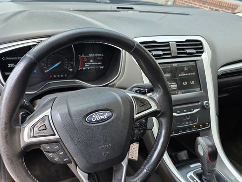 Used 2015 Ford Fusion SE FWD image 11