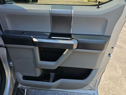 Used 2019 Ford F150 XLT w/ Equipment Group 302A Luxury AWD/4WD image 16
