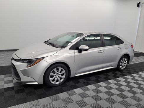 Used 2024 Toyota Corolla LE FWD image 2