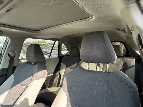 Used 2019 Toyota RAV4 XLE w/ Convenience Package FWD image 18