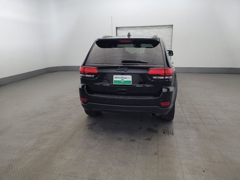 Used 2019 Jeep Grand Cherokee Laredo AWD/4WD image 7