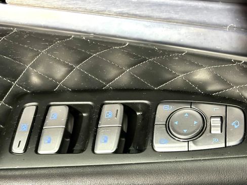 Used 2019 Genesis G70 2.0T Advanced w/ Sport Package RWD image 39