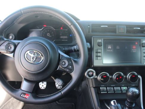 Used 2024 Toyota GR86 Premium RWD image 16