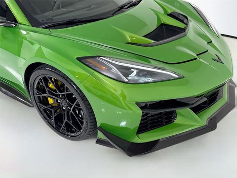 Used 2026 Chevrolet Corvette ZR1 w/ ZR1 Carbon Fiber Aero Package RWD image 40