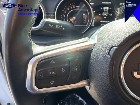 Used 2018 Jeep Wrangler Unlimited Sahara AWD/4WD image 11