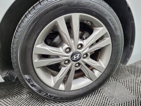 Used 2018 Hyundai Elantra SEL image 31
