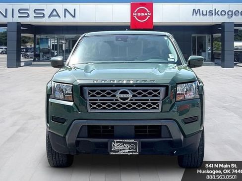Used 2024 Nissan Frontier SV w/ Technology Package RWD image 2