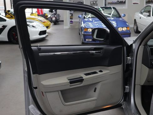 Used 2006 Chrysler 300 SRT8 w/ SRT Option Group II image 23