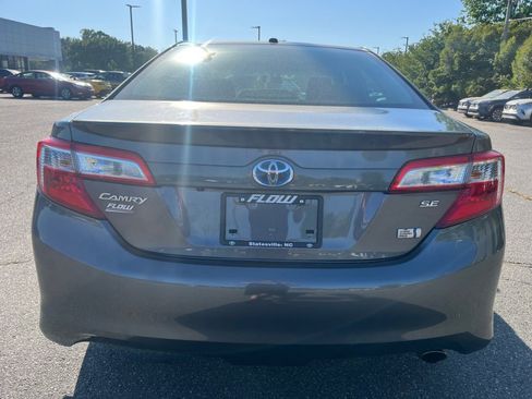 Used 2014 Toyota Camry SE w/ Moonroof Package FWD image 16