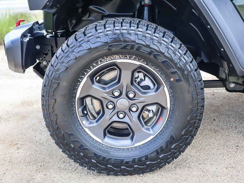 Used 2023 Jeep Gladiator Rubicon w/ LED Lighting Group AWD/4WD image 26