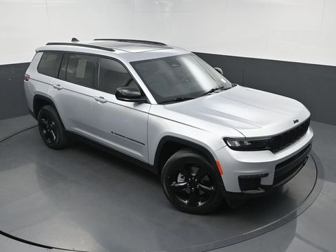 Used 2023 Jeep Grand Cherokee L Limited w/ Black Appearance Package RWD image 38
