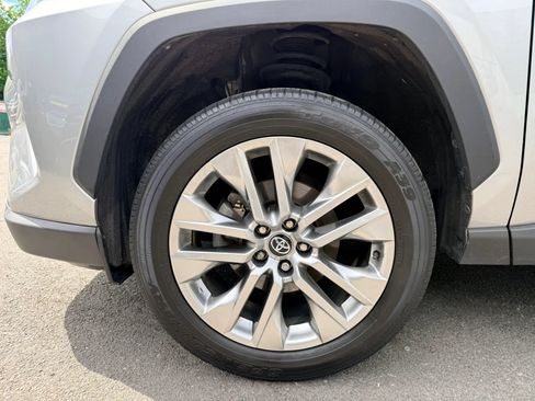 Used 2021 Toyota RAV4 XLE Premium AWD/4WD image 7