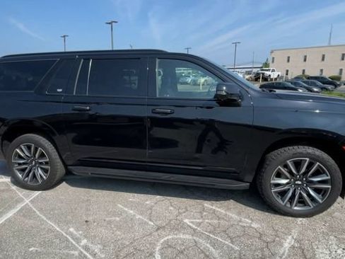 Used 2023 Cadillac Escalade ESV Sport AWD/4WD image 3