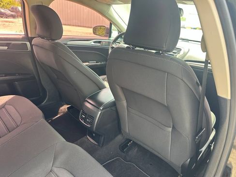 Used 2019 Ford Fusion SE FWD image 29