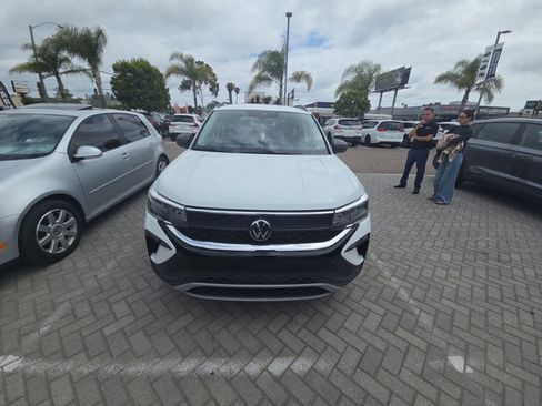 Used 2023 Volkswagen Taos S FWD image 3