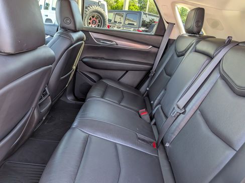 Used 2018 Cadillac XT5 Luxury w/ Driver Awareness Package FWD image 16