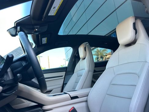 Used 2023 Porsche Taycan image 5