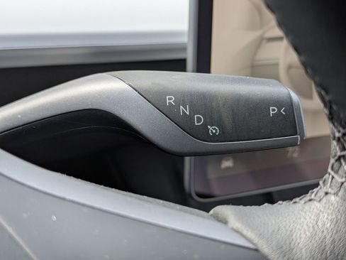 Used 2023 Tesla Model Y Long Range AWD/4WD image 25