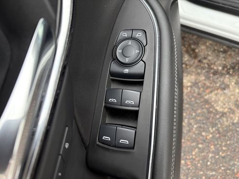 Used 2023 Buick Envision Essence image 18