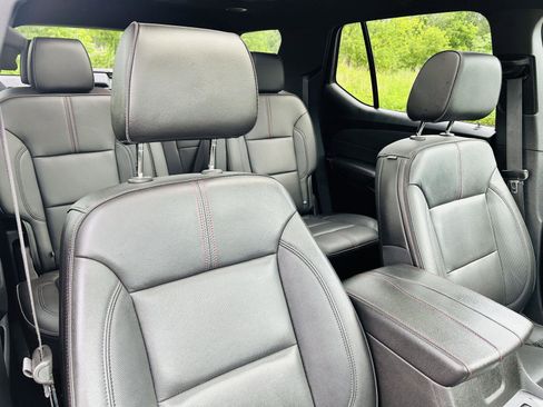 Used 2023 Chevrolet Traverse RS image 29