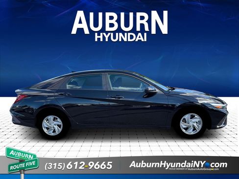 New 2026 Hyundai Elantra SE FWD image 9