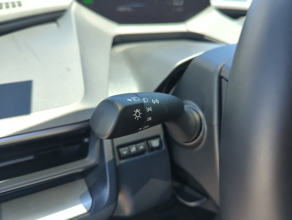 Used 2025 Toyota Prius LE FWD image 19