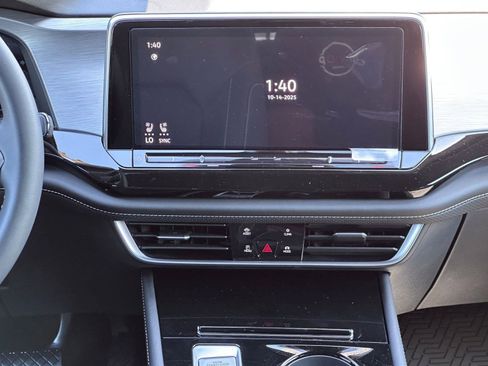 New 2026 Volkswagen Atlas Cross Sport SE image 22