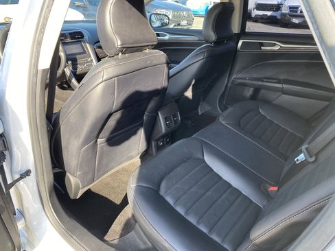 Used 2018 Ford Fusion SE w/ Equipment Group 602A FWD image 17