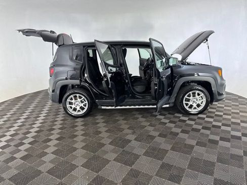 Used 2023 Jeep Renegade Latitude AWD/4WD image 15