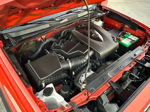 Used 2018 Toyota Tacoma SR image 63