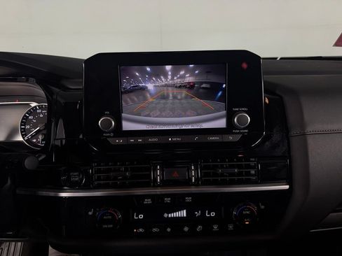 Used 2025 Nissan Pathfinder SV FWD image 18