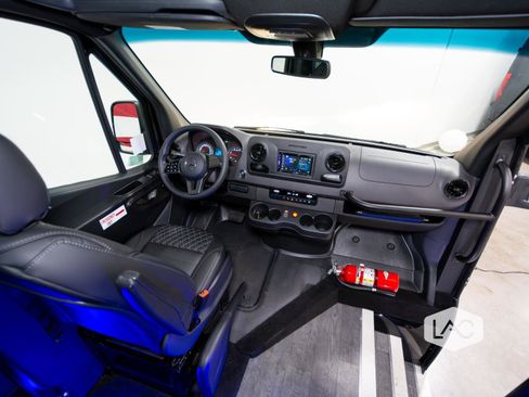 Used 2024 Mercedes-Benz Sprinter 3500 image 35