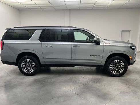 Used 2025 Chevrolet Suburban Z71 image 8