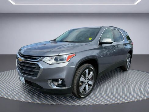 Used 2020 Chevrolet Traverse LT w/ LT Premium Package AWD/4WD image 2