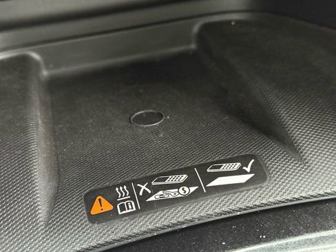 Used 2023 Chevrolet Equinox Premier image 23