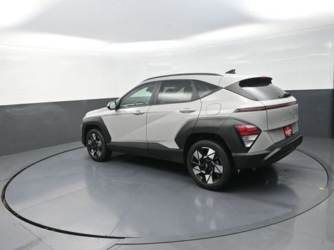 Used 2025 Hyundai Kona SEL AWD/4WD image 48