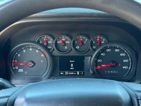 Used 2019 Chevrolet Silverado 1500 Custom w/ Custom Value Package AWD/4WD image 17