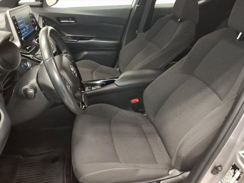 Used 2019 Toyota C-HR XLE image 17