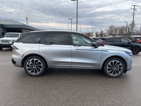 Used 2024 Lincoln Nautilus Reserve w/ Equipment Group 203A image 6