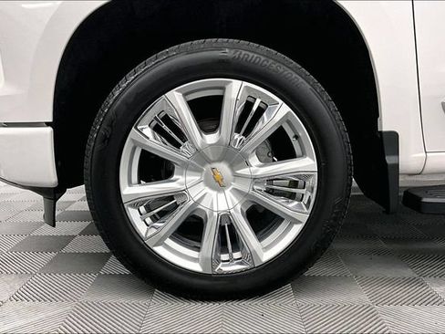 Used 2024 Chevrolet Silverado 1500 High Country w/ High Country Premium Package AWD/4WD image 10