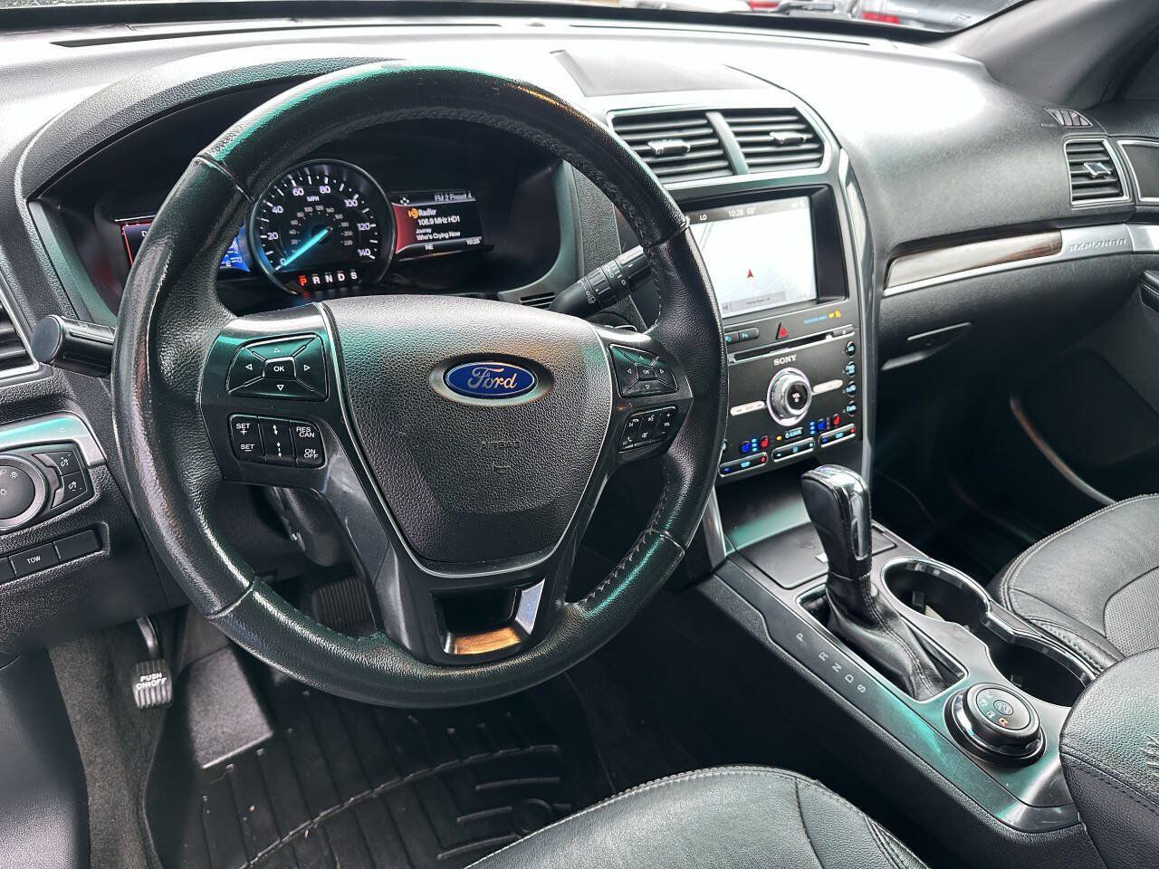 Used 2017 Ford Explorer Limited w/ Equipment Group 301A AWD/4WD image 13