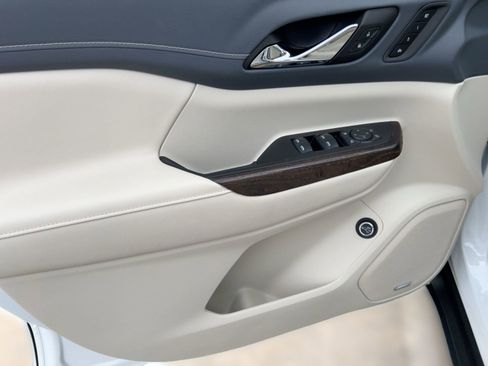 Used 2022 GMC Acadia Denali w/ Denali Ultimate Package image 12