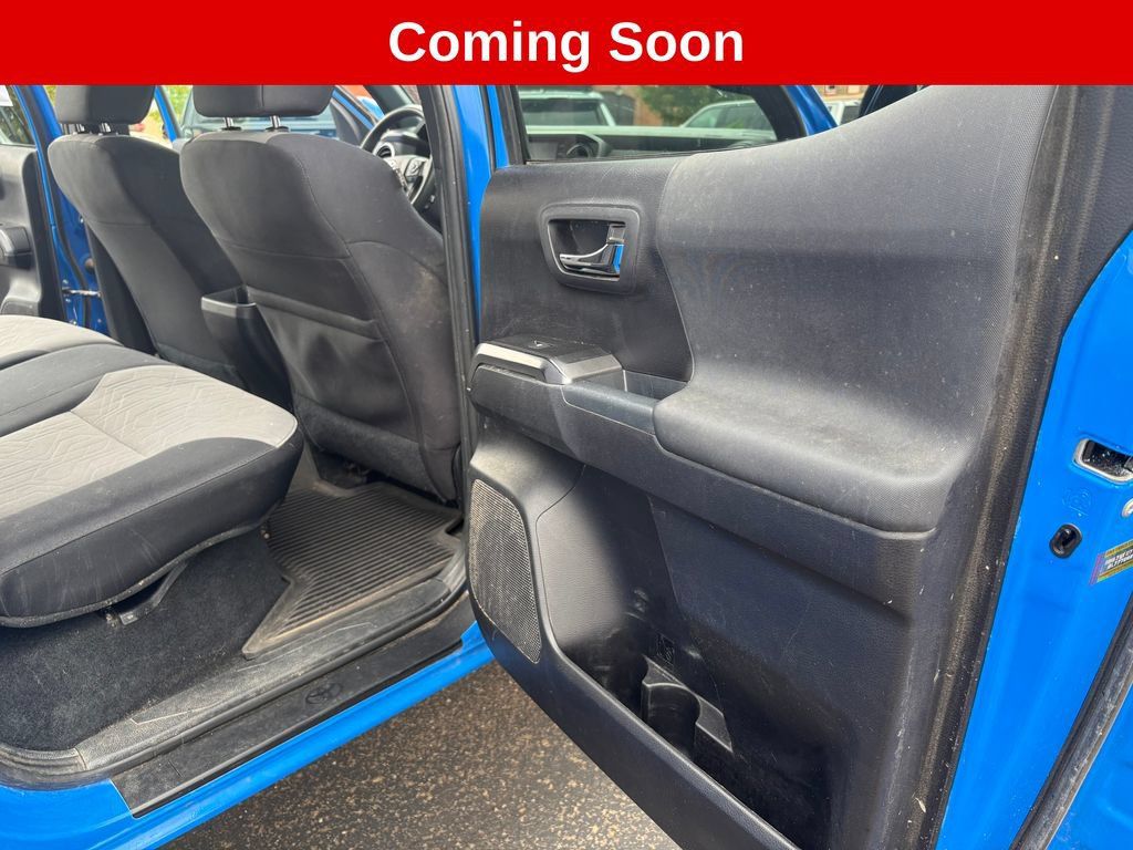 Used 2021 Toyota Tacoma TRD Off-Road w/ Technology Package AWD/4WD image 10