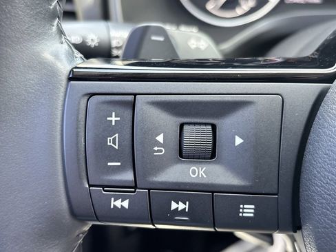 Used 2022 Nissan Rogue SV w/ SV Premium Package image 10